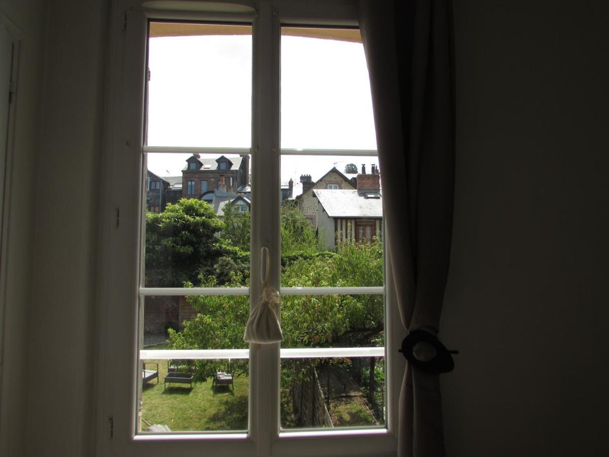 Les Gites De Claire Honfleur Bagian luar foto